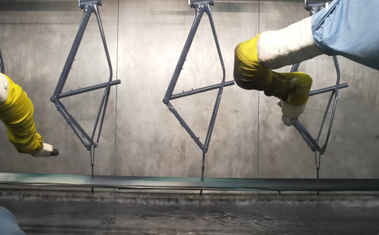 Implementación industrial pintado bicicletas